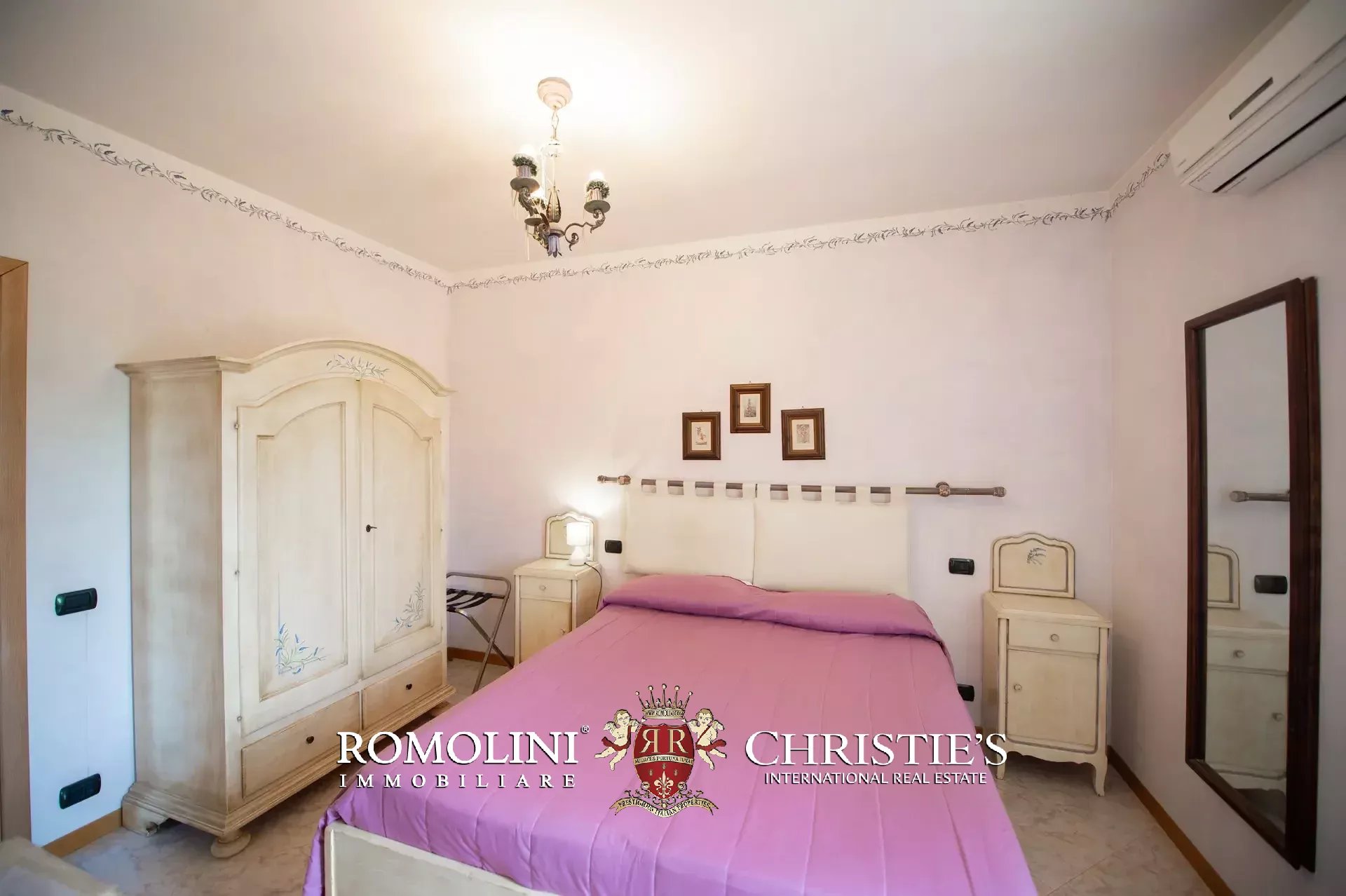 6 Bedroom Villa/Townhouse's Image 34