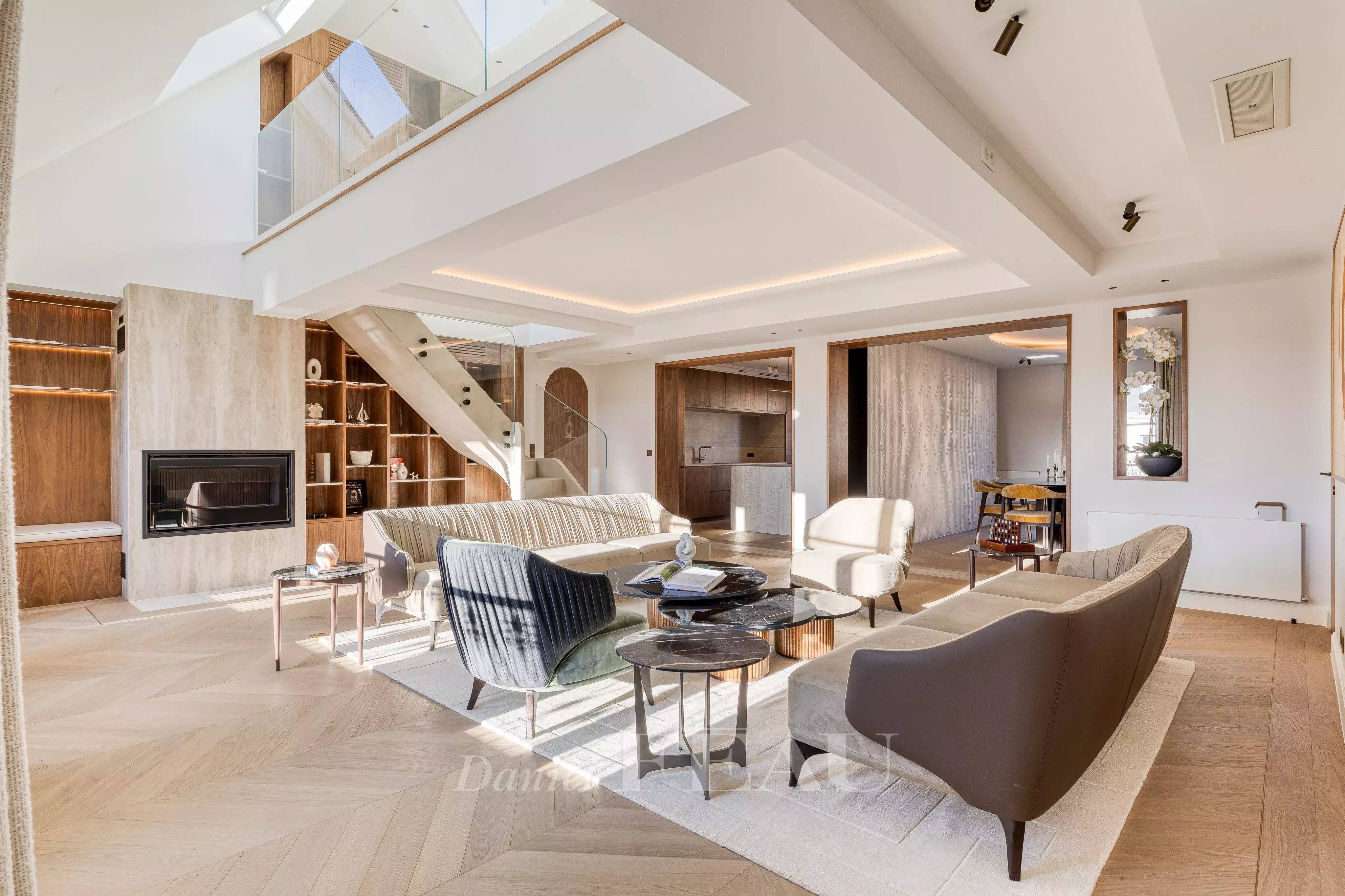 DUPLEX LUMINEUX PARQUET ESCALIER 