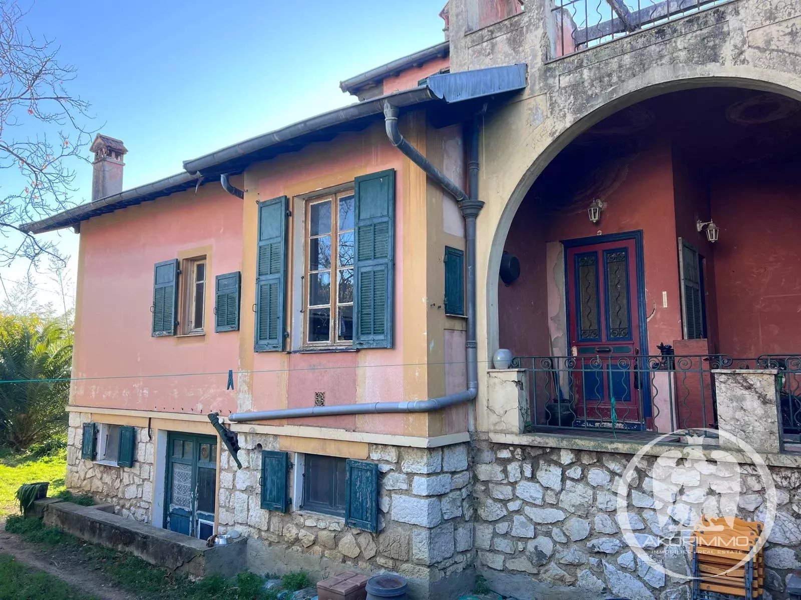 Maison  - 6 pièces  - 163.0 m2 -