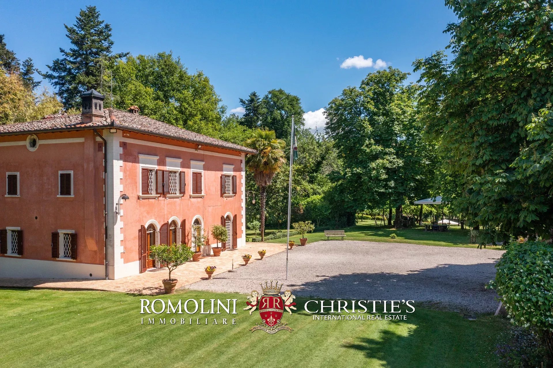 8 Bedroom Villa/Townhouse's Image 7