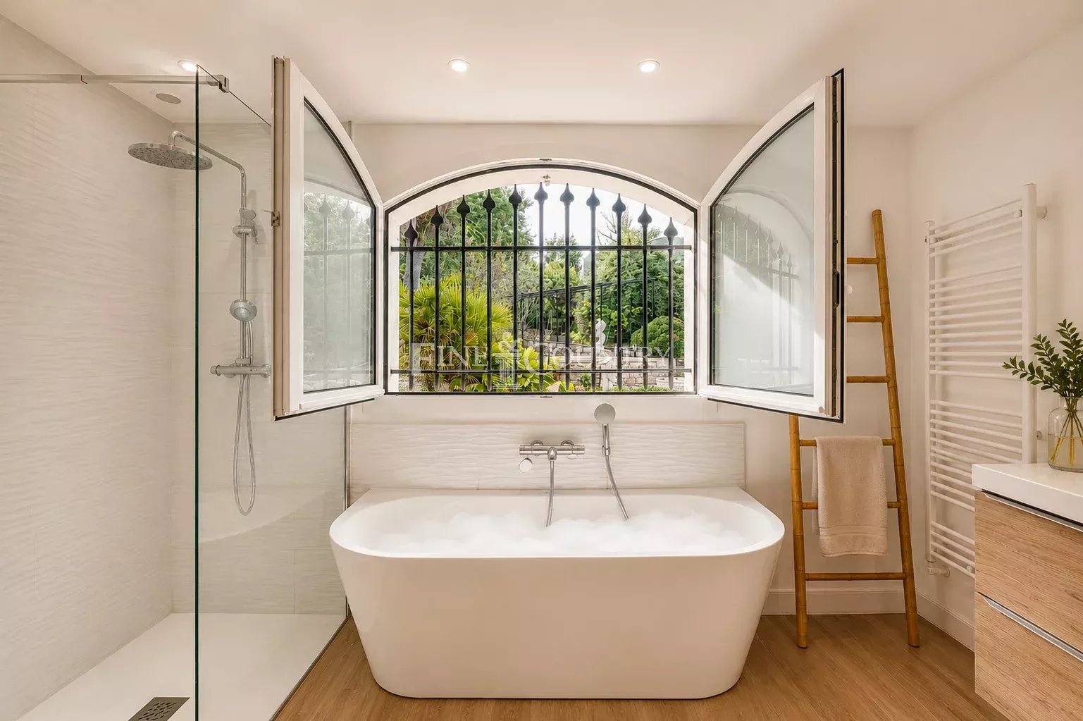 Photo of For sale  Villa in Valbonne - Panoramic view