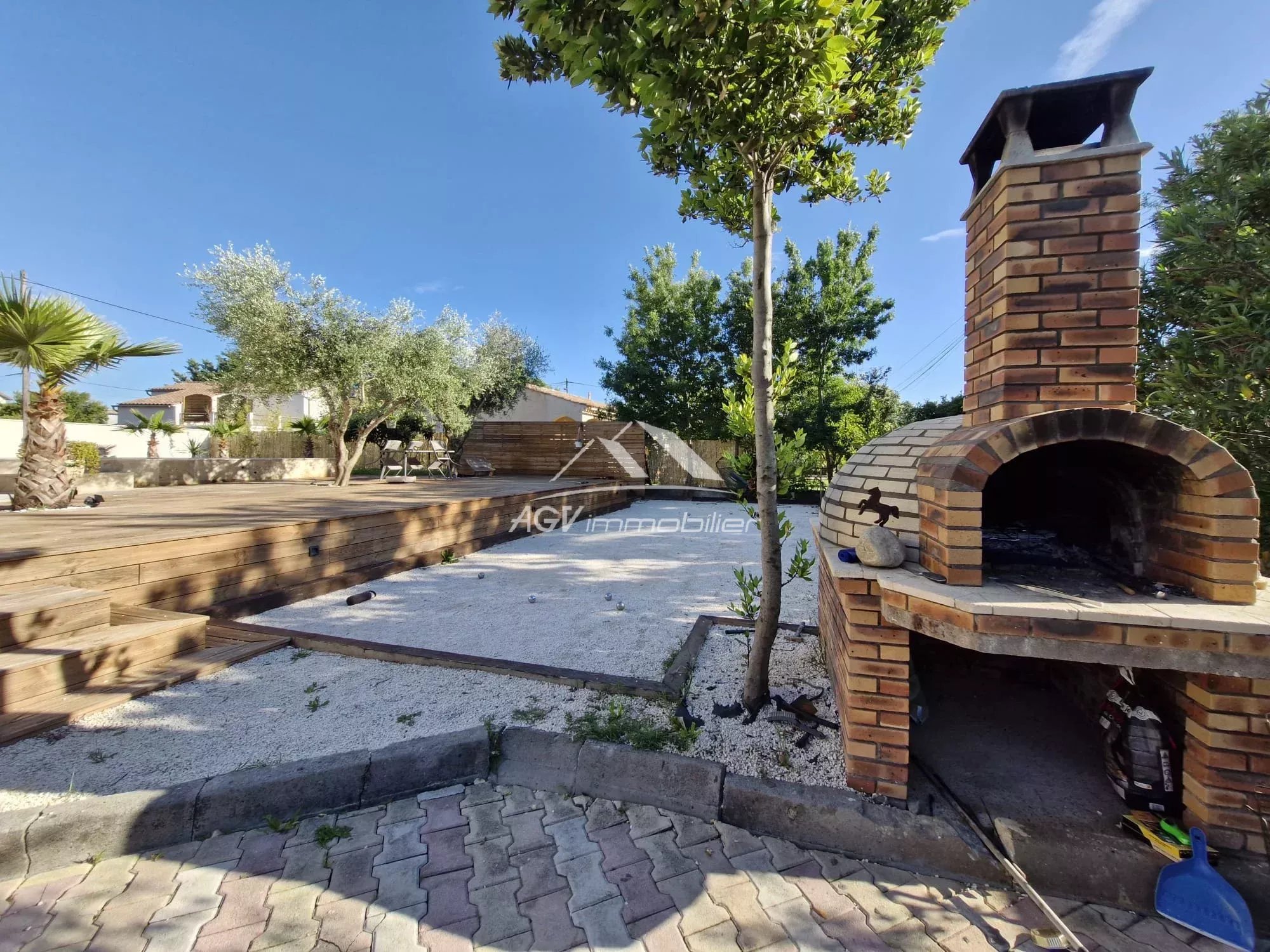 A Alès, maison 165 m², avec piscine garage, abris voiture et terrain de pétanque sur 1161 m² de terrain