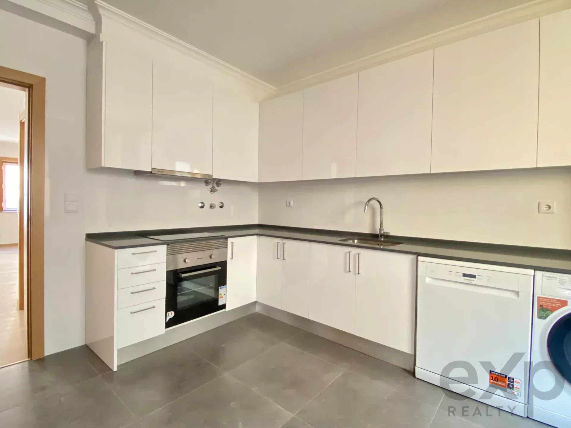 For rent 2 bedroom duplex. 2nd floor. 2 suites. quiet street in Bairro Alto. Lisbon