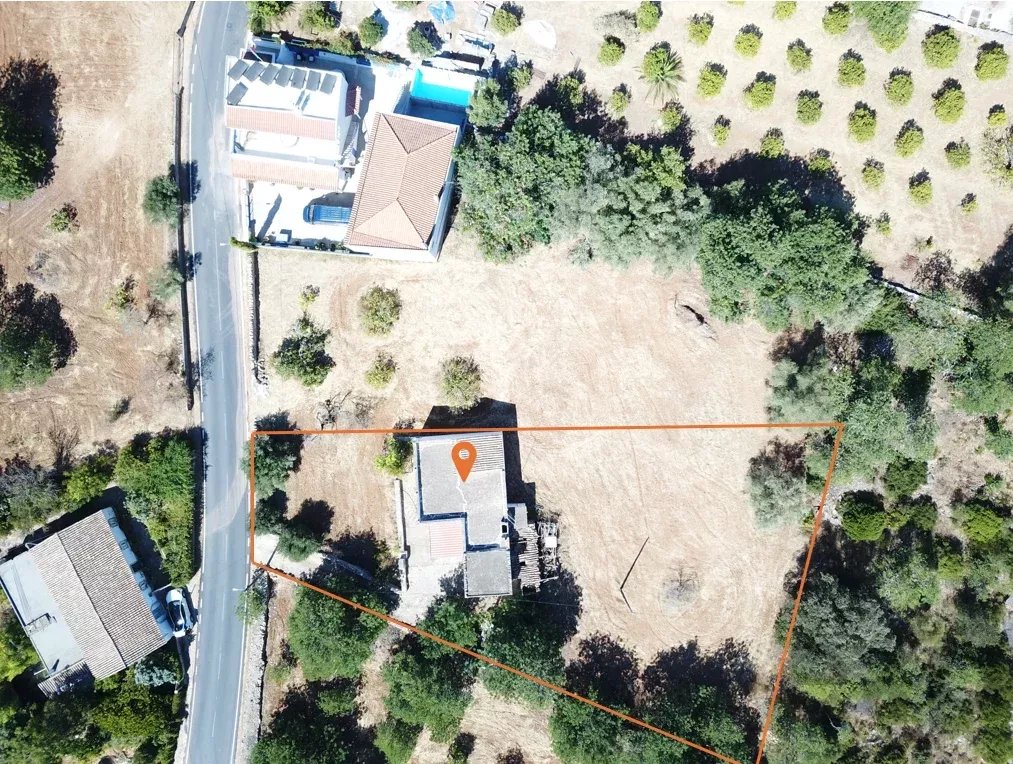 Independent house with outdoor space and land in Santa Barbara de Nexe, Faro, Algarve, Portugal 85948890 image 1