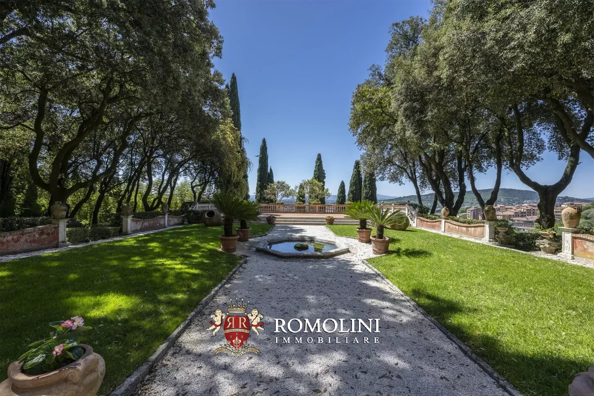 8 Bedroom Villa/Townhouse's Image 4