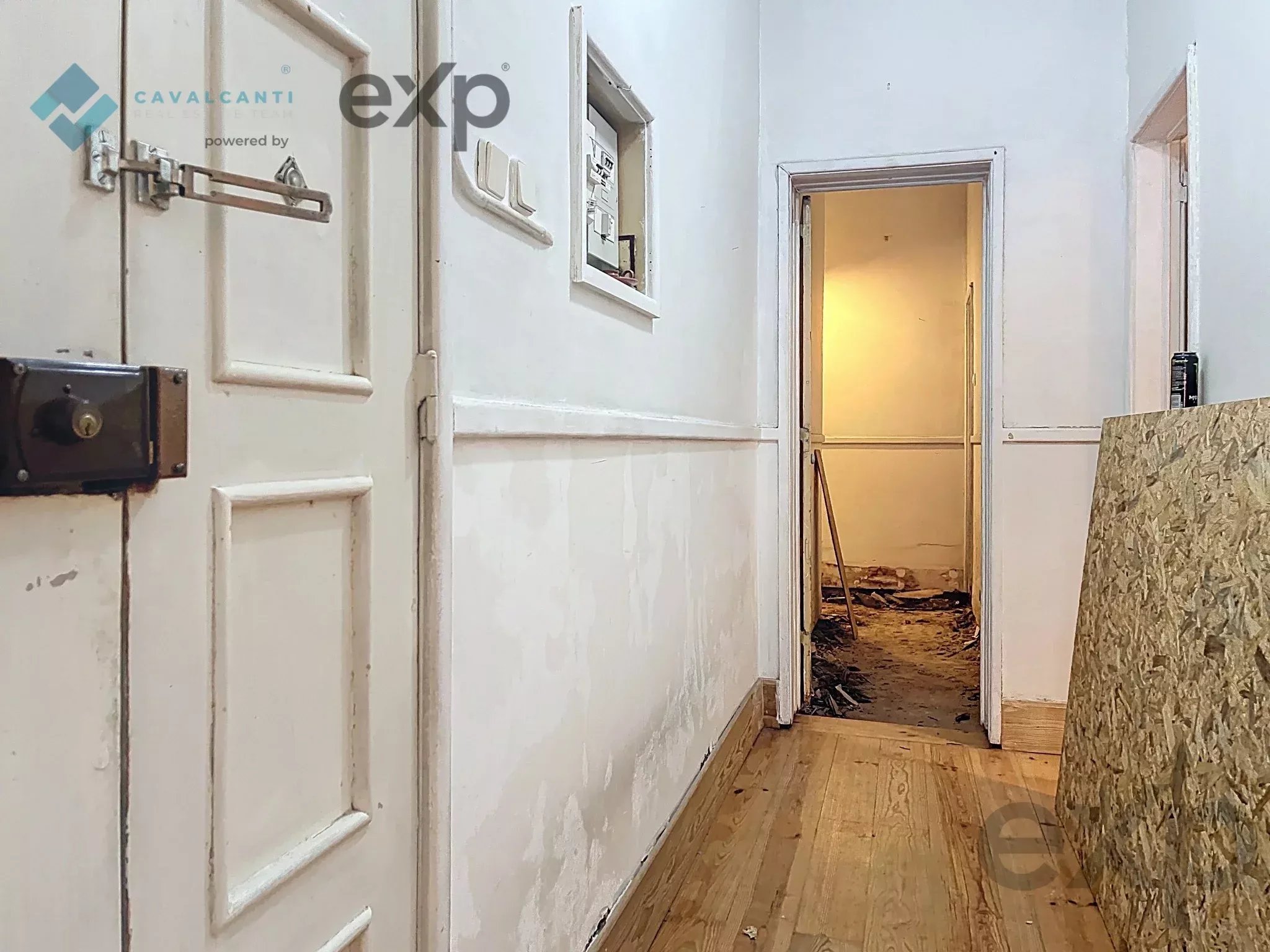 3-bedroom with charm and patio for renovation – Lisbon 86916807 image 16