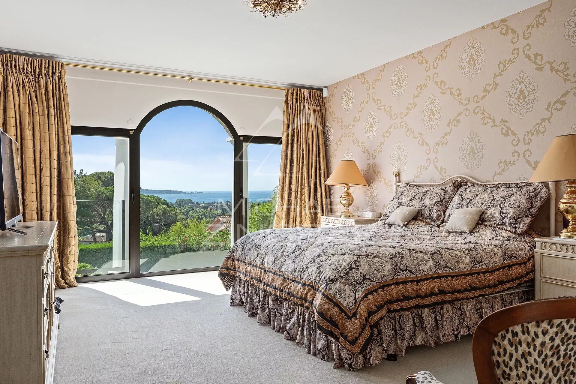7 Bedroom Villa/Townhouse's Image 5