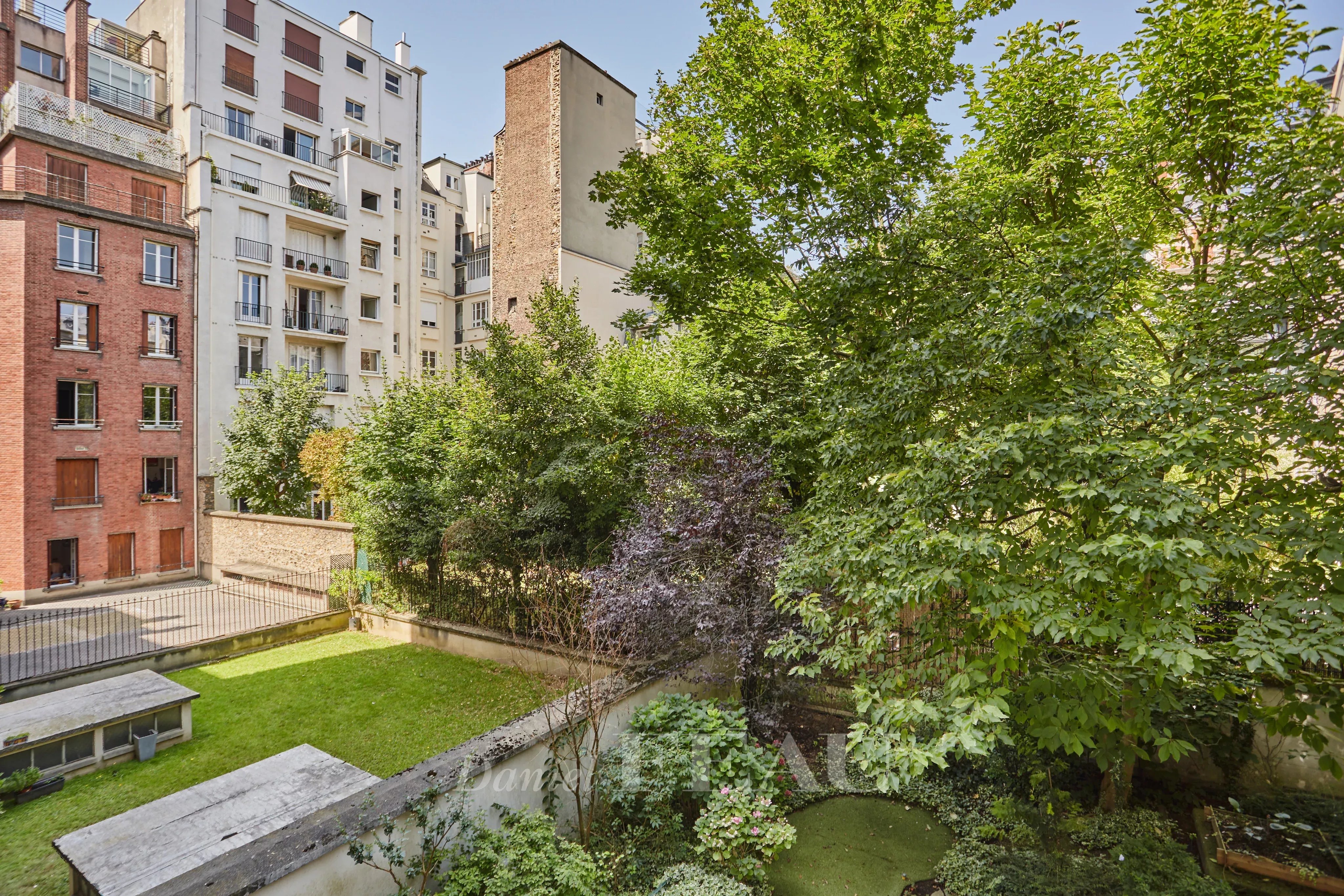 Vue sur les jardins et les hôtels particuliers