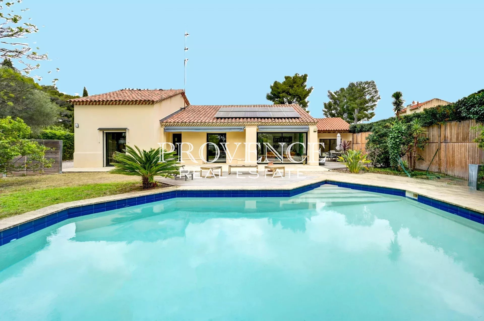 VILLA DE PLAIN PIED 200M² AVEC PISCINE