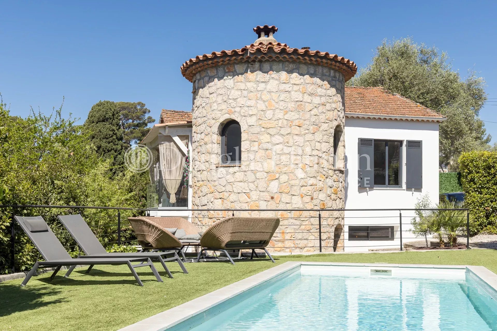 CANNES OXFORD – Stunning and fully renovated 6-room villa - Picture n°2