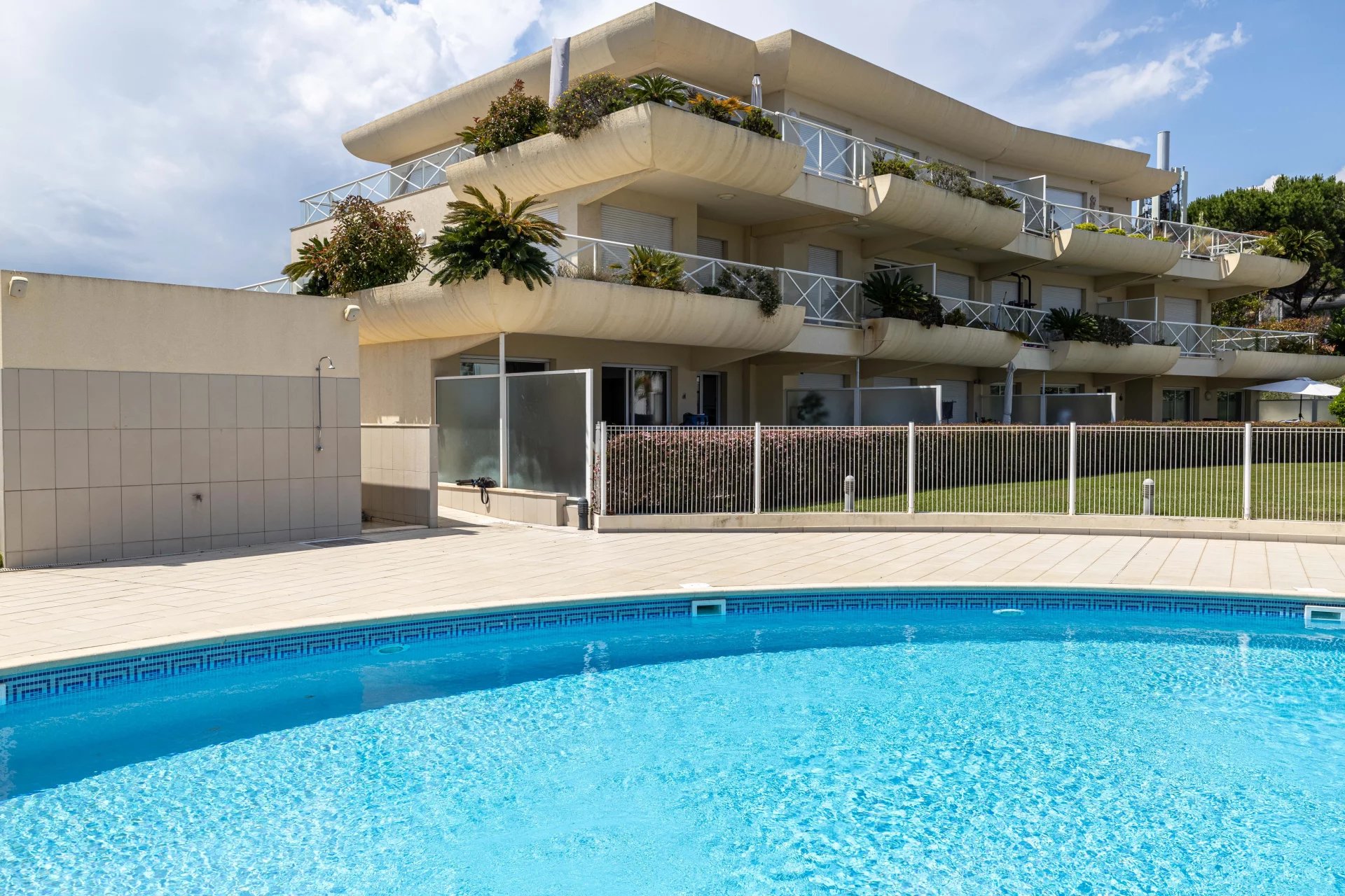 Nice - Fabron - 3-room apartment with terrace, swimming pool, sea view, cellar and parking not included