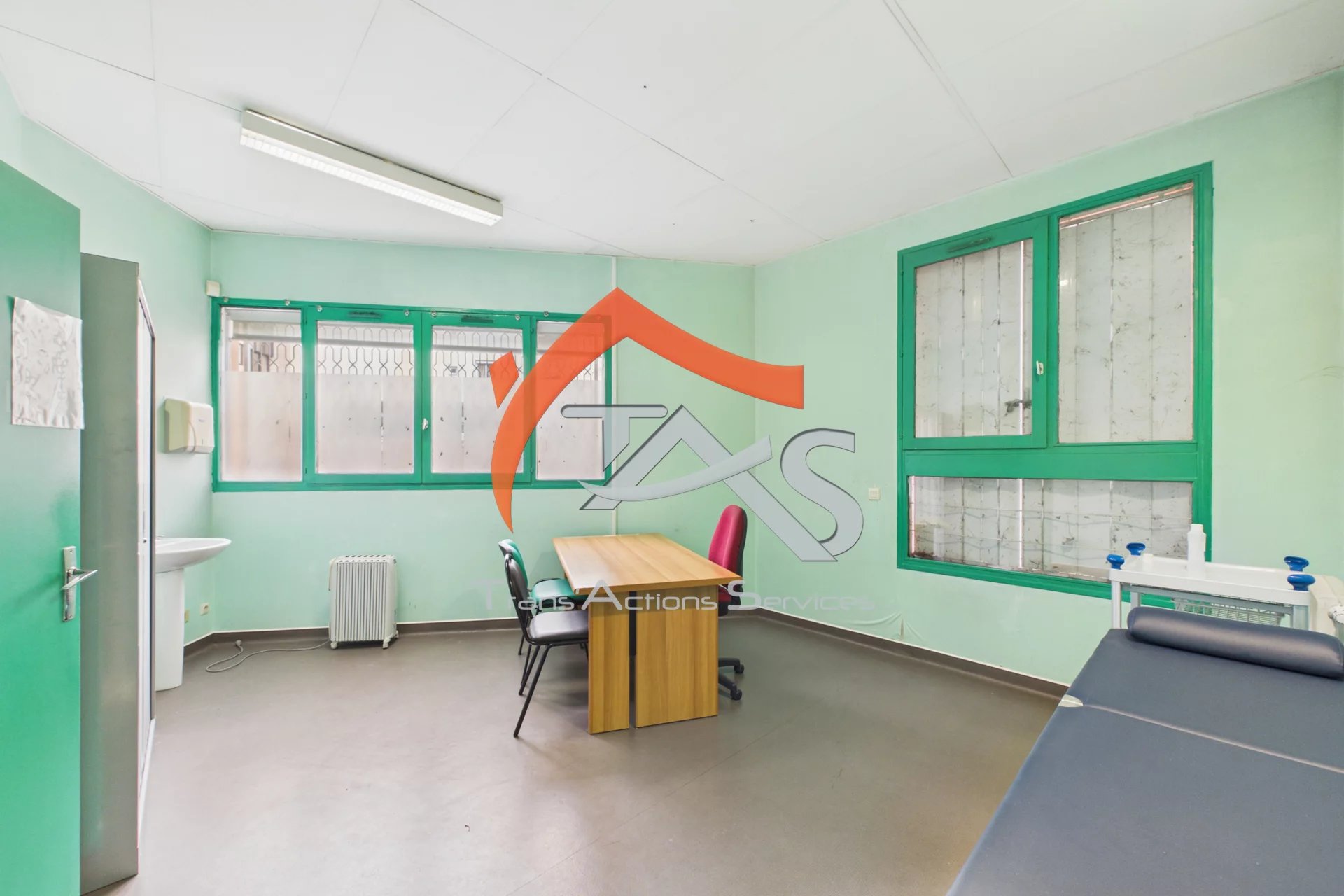 Locaux professionnels de 994.37m² avec ascenseur et garage double. - Photo 5