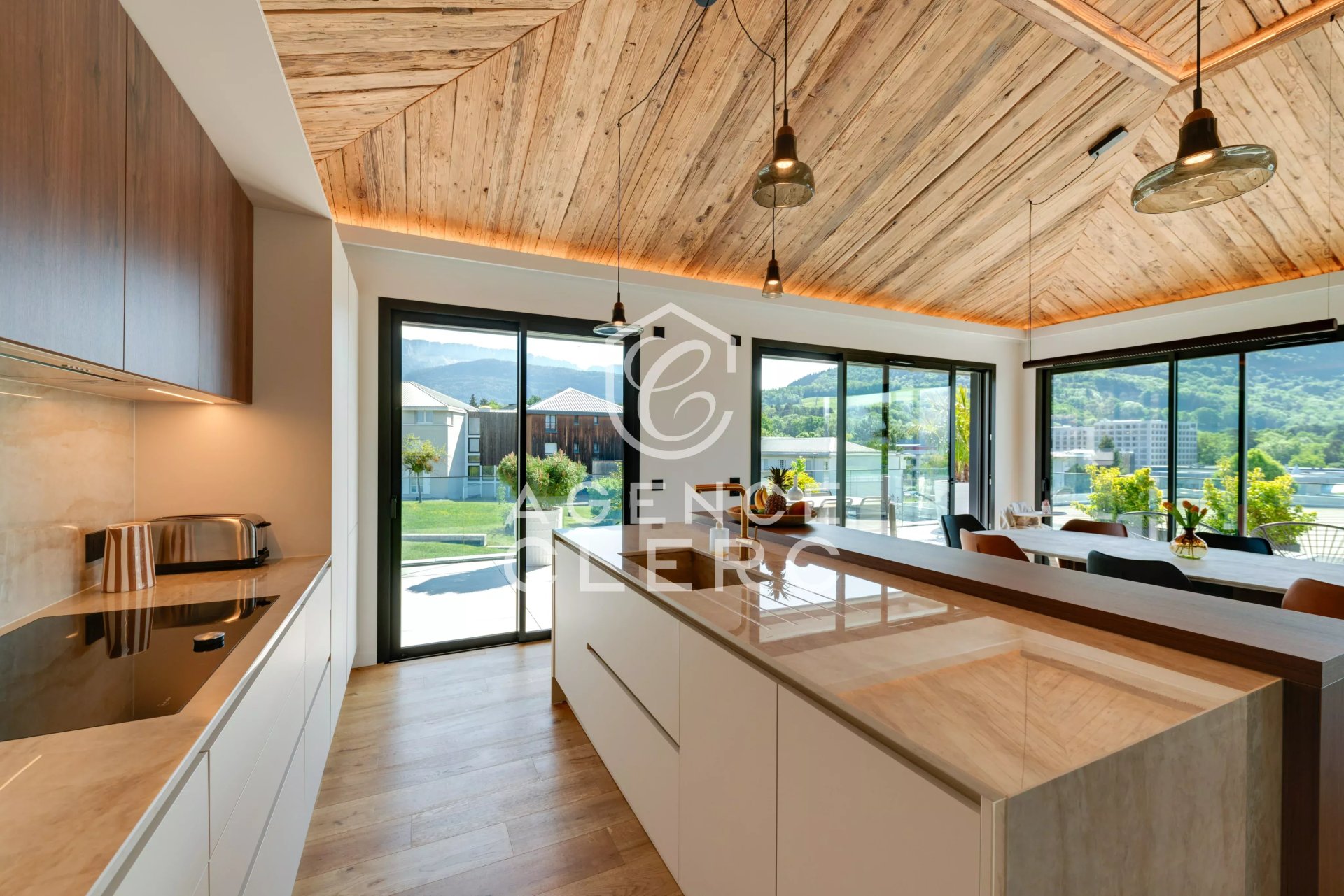5 Bedroom Villa/Townhouse's Image 6