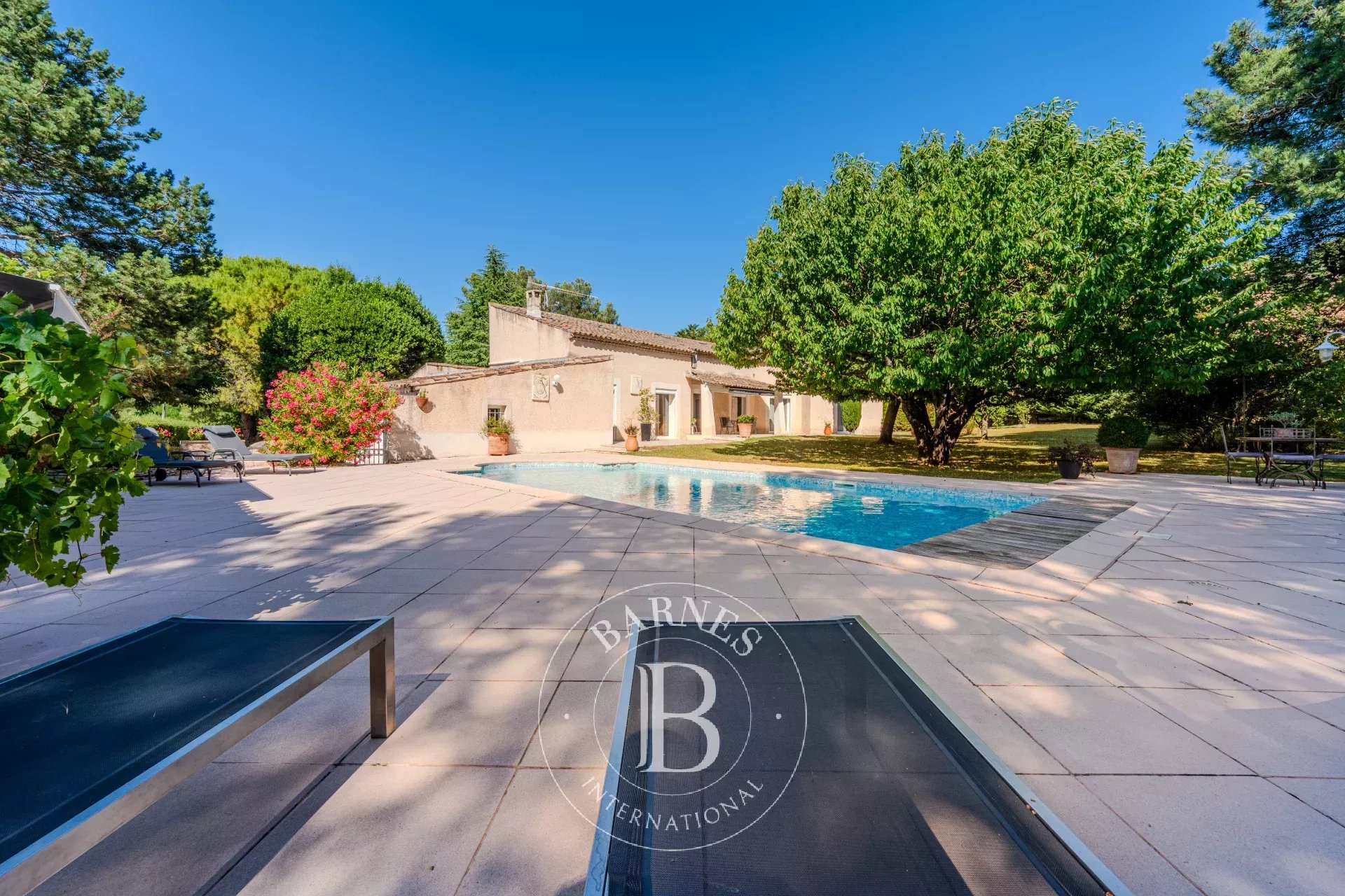 AIX-EN-PROVENCE NORTH – FAMILY HOUSE 255 SQM – 6 BEDROOMS – POOL – GARAGE