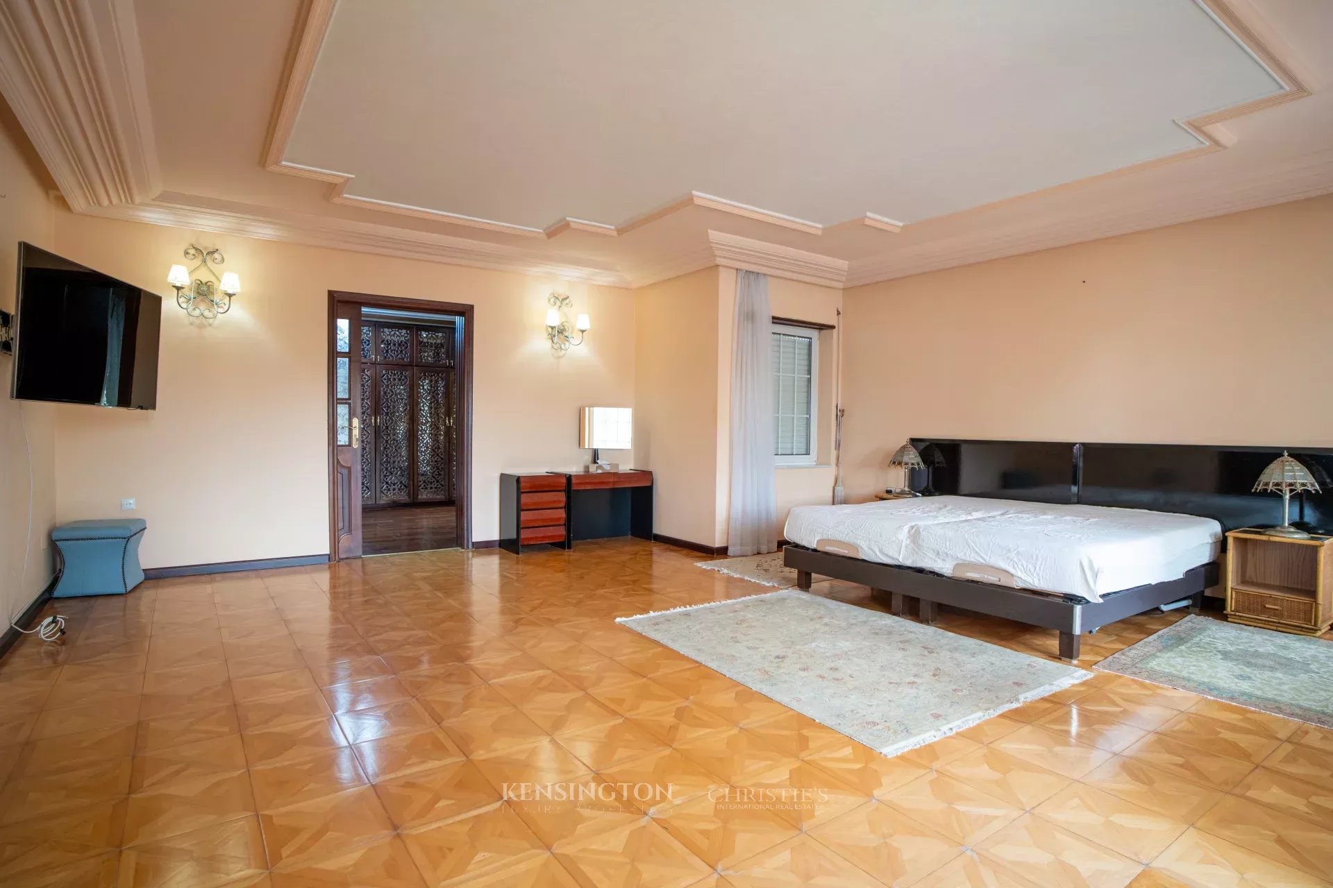 7 Bedroom Villa/Townhouse's Image 21