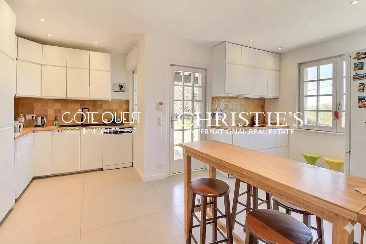 7 Bedroom Villa/Townhouse's Image 5