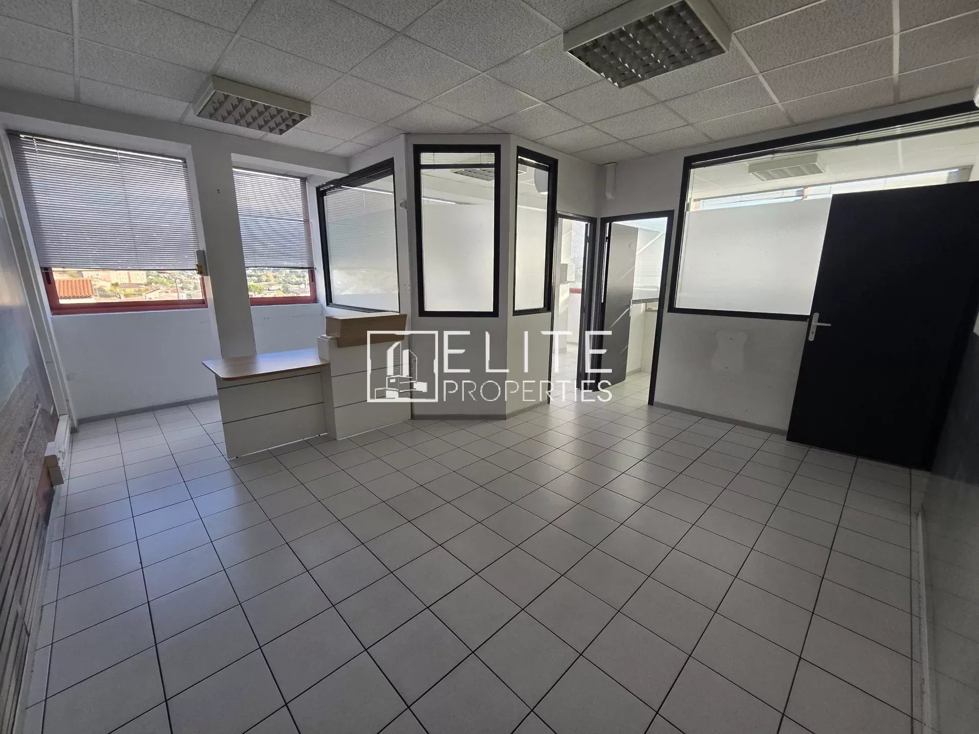 LOCAL COMMERCIAL DE 125 m² AU 1er ÉTAGE – GRASSE - Photo 3