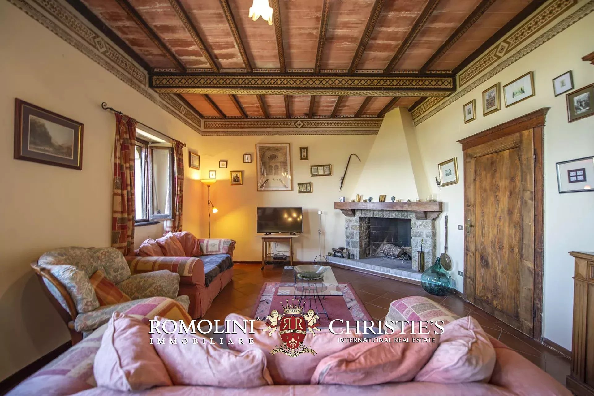 MANOR HOUSE FOR SALE IN CAPRESE MICHELANGELO, TUSCANY
