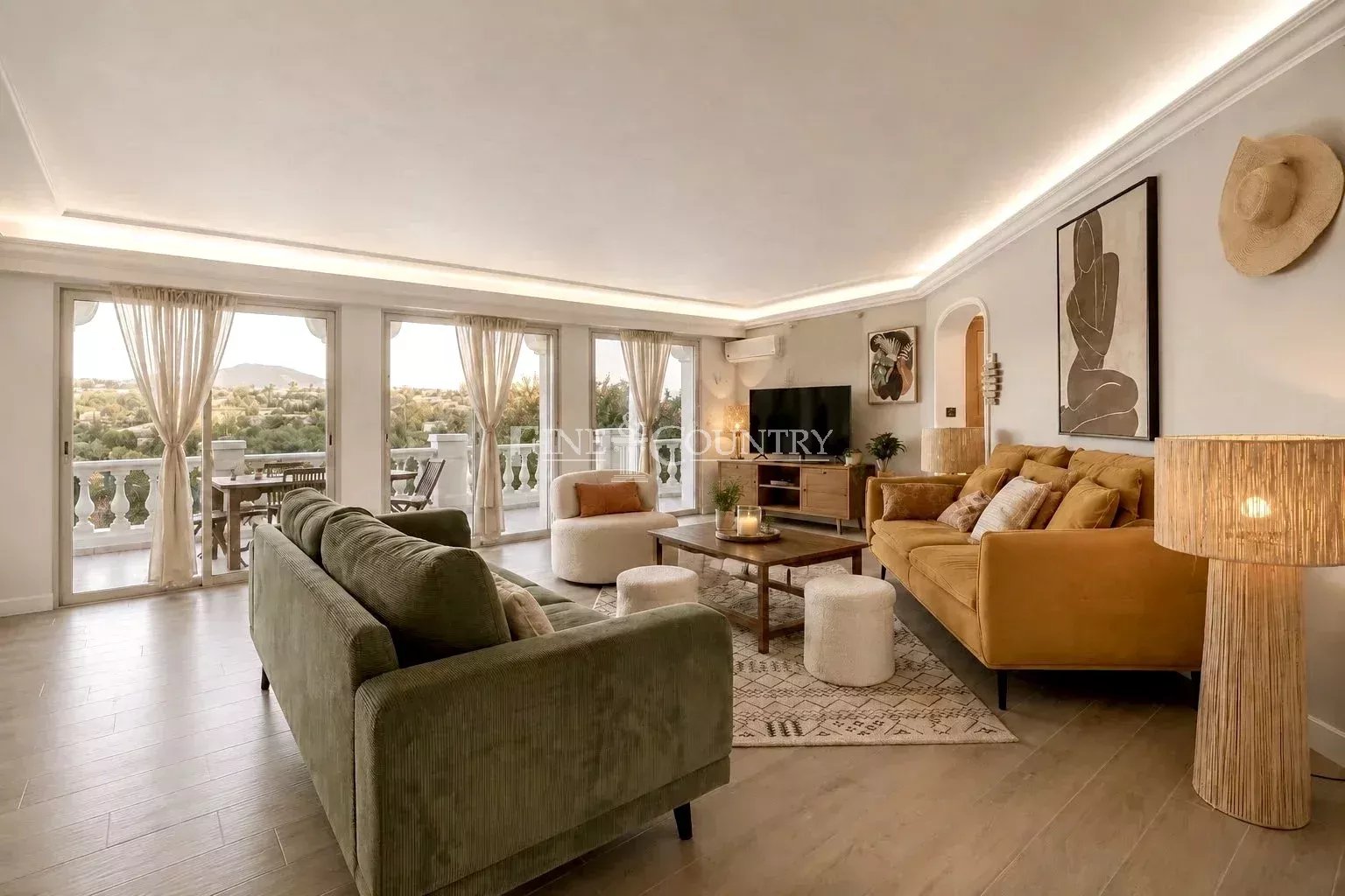 Photo of For sale  Villa in Valbonne - Panoramic view
