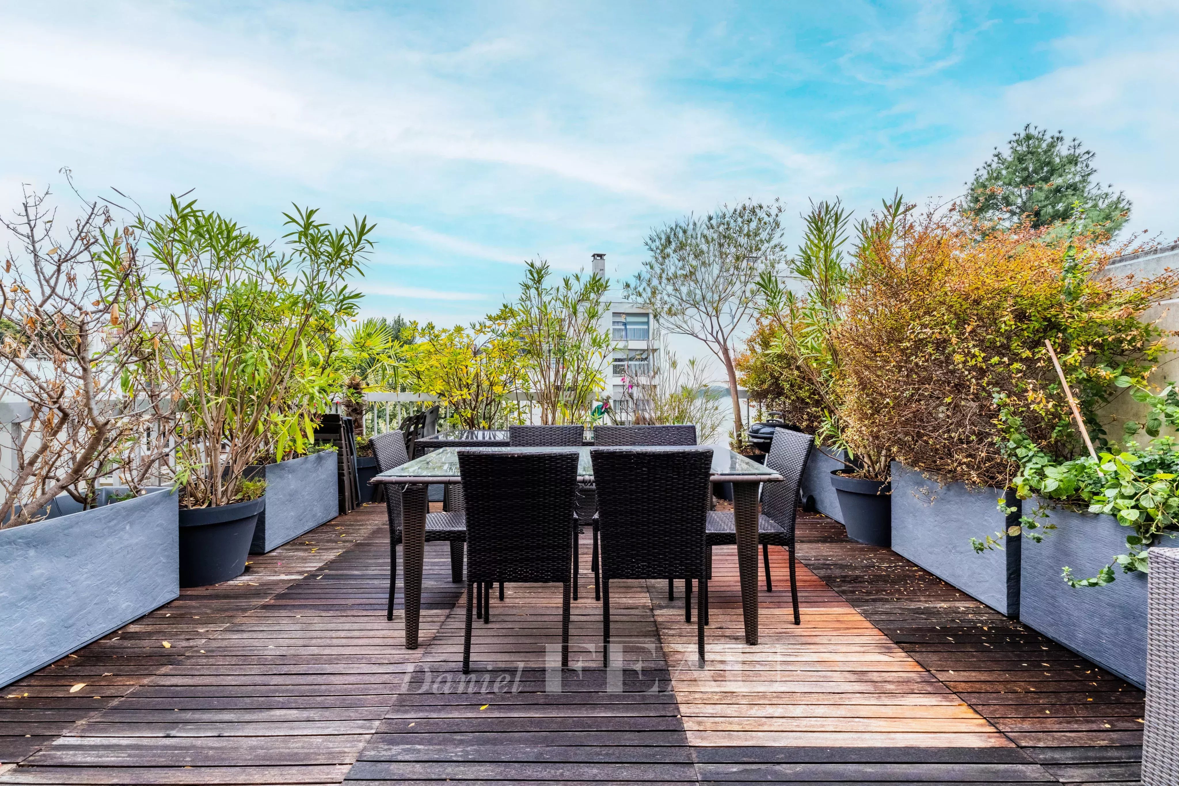 Neuilly-sur-Seine  -  A 4-bed family apartment