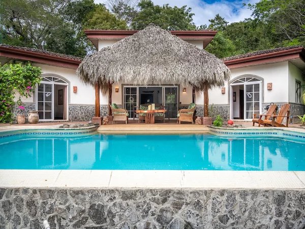 2 maisons avec piscine et beau jardin à Finca Panamá à quelques min. de Tamarindo