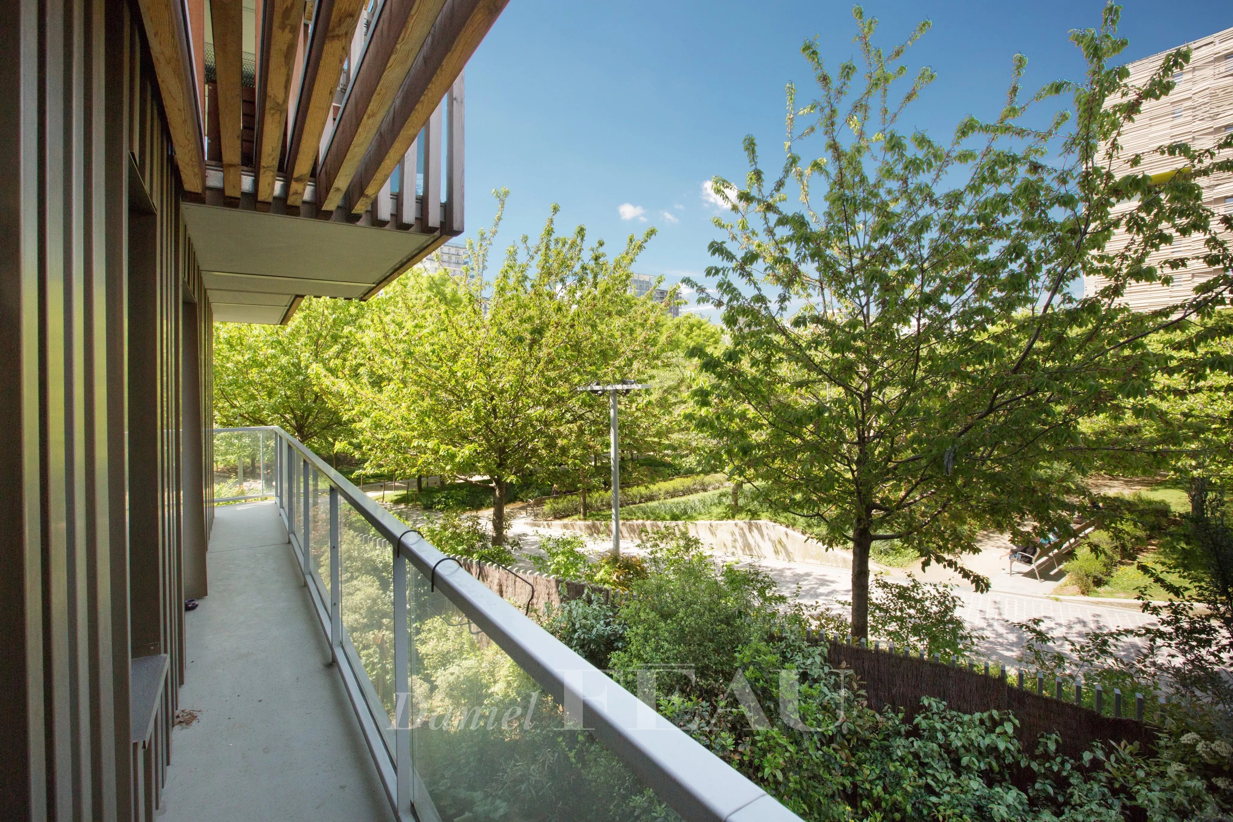 Balcon donnant sur le parc