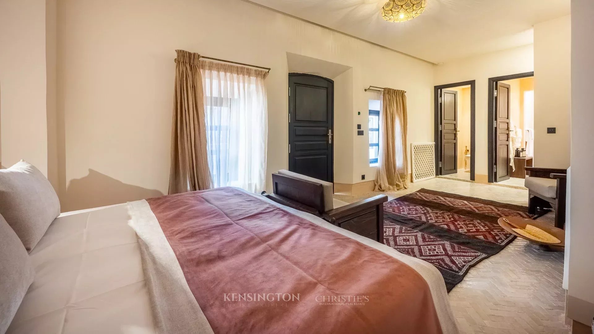 10 Bedroom Villa/Townhouse's Image 23
