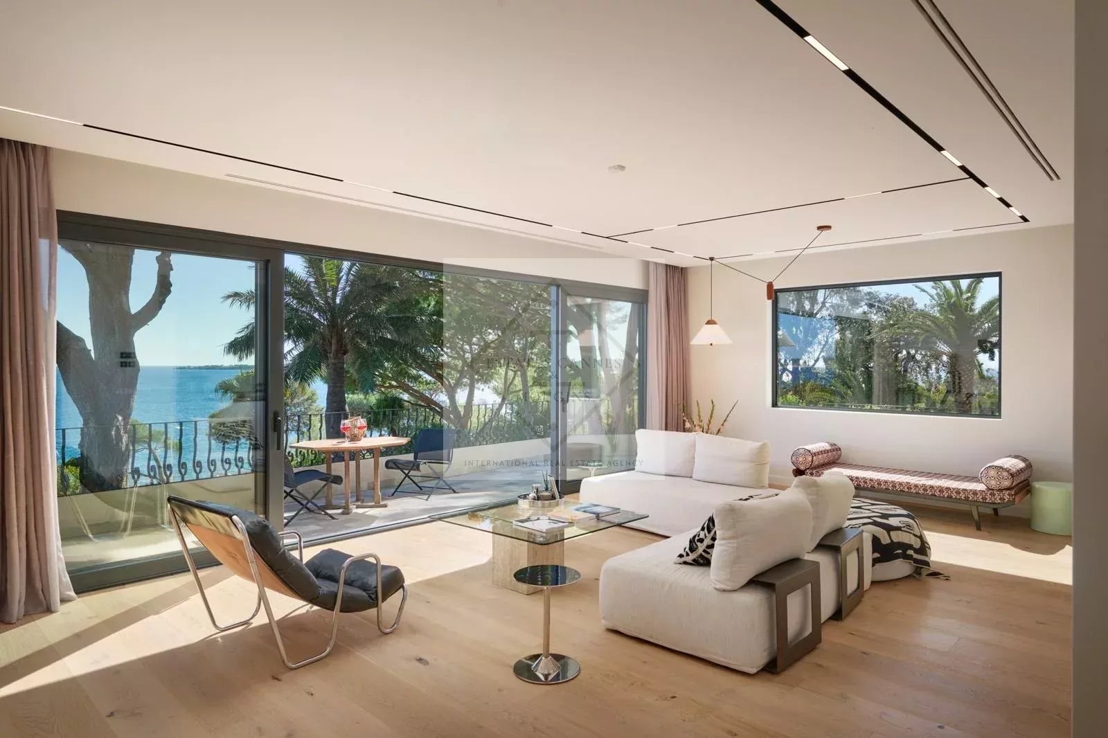Villa de luxe à Cannes : Écrin d'élégance avec vue mer panoramique dans un domaine privé — photo 4