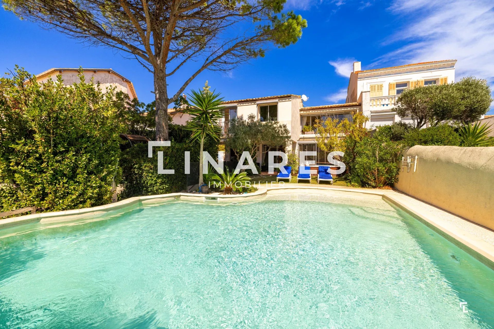 LA MÉDITERRANÉE - Villa T6 de 196m2  - Jardin + Piscine + Stationnement - 13007