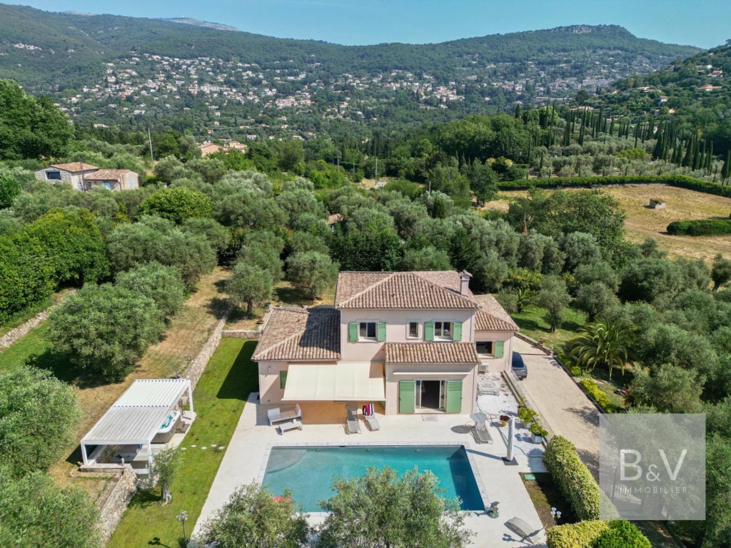 Villa for sale in Chateauneuf de Grasse — 4-Bedroom Villa in Chateauneuf De Grasse