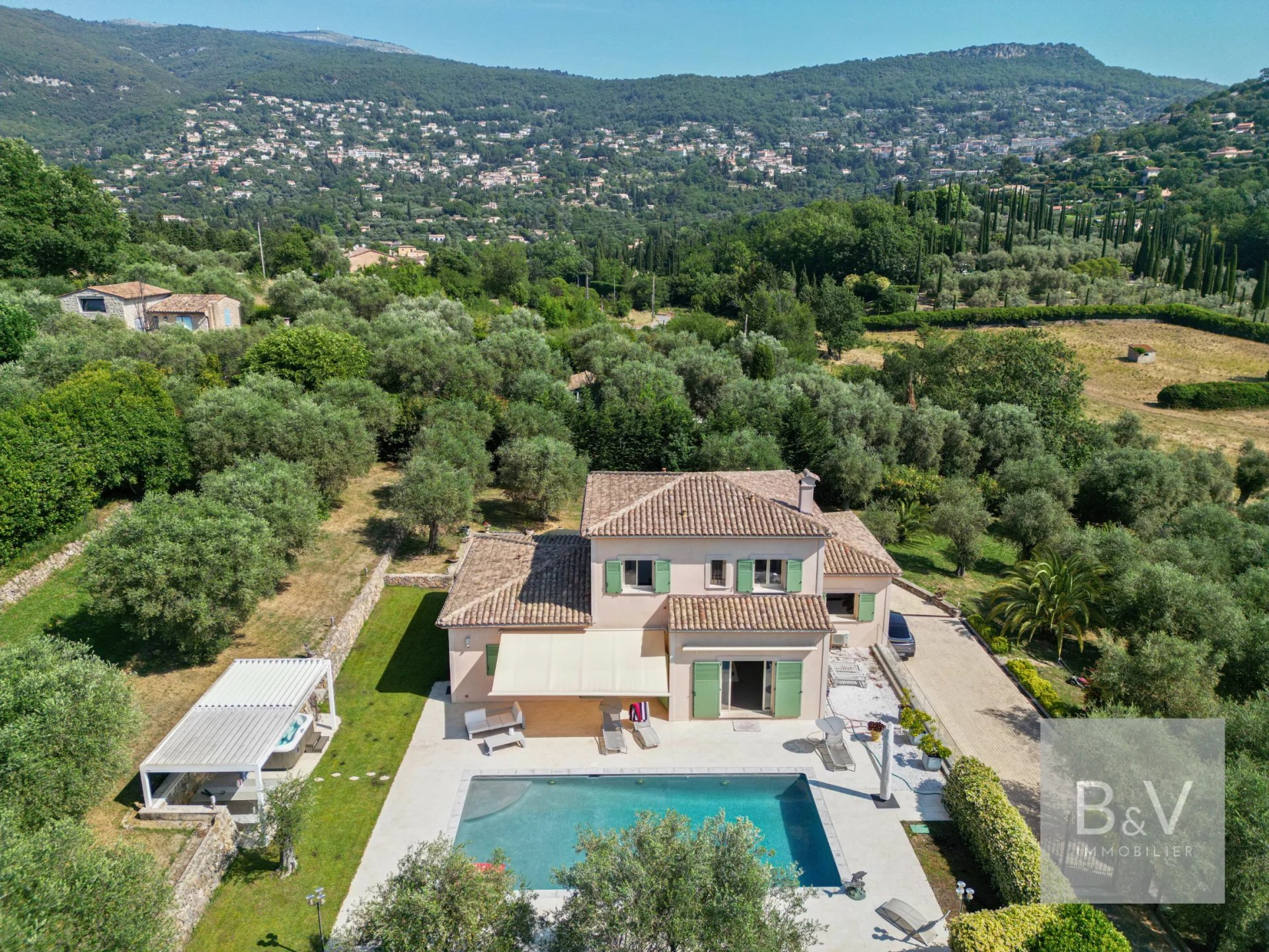Propriété provençale d'exception avec Oliveraie, piscine & espace loisirs