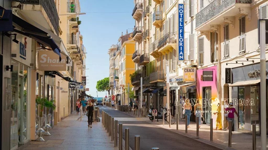 CANNES - RUE DU COMMANDANT ANDRE - DROIT AU BAIL