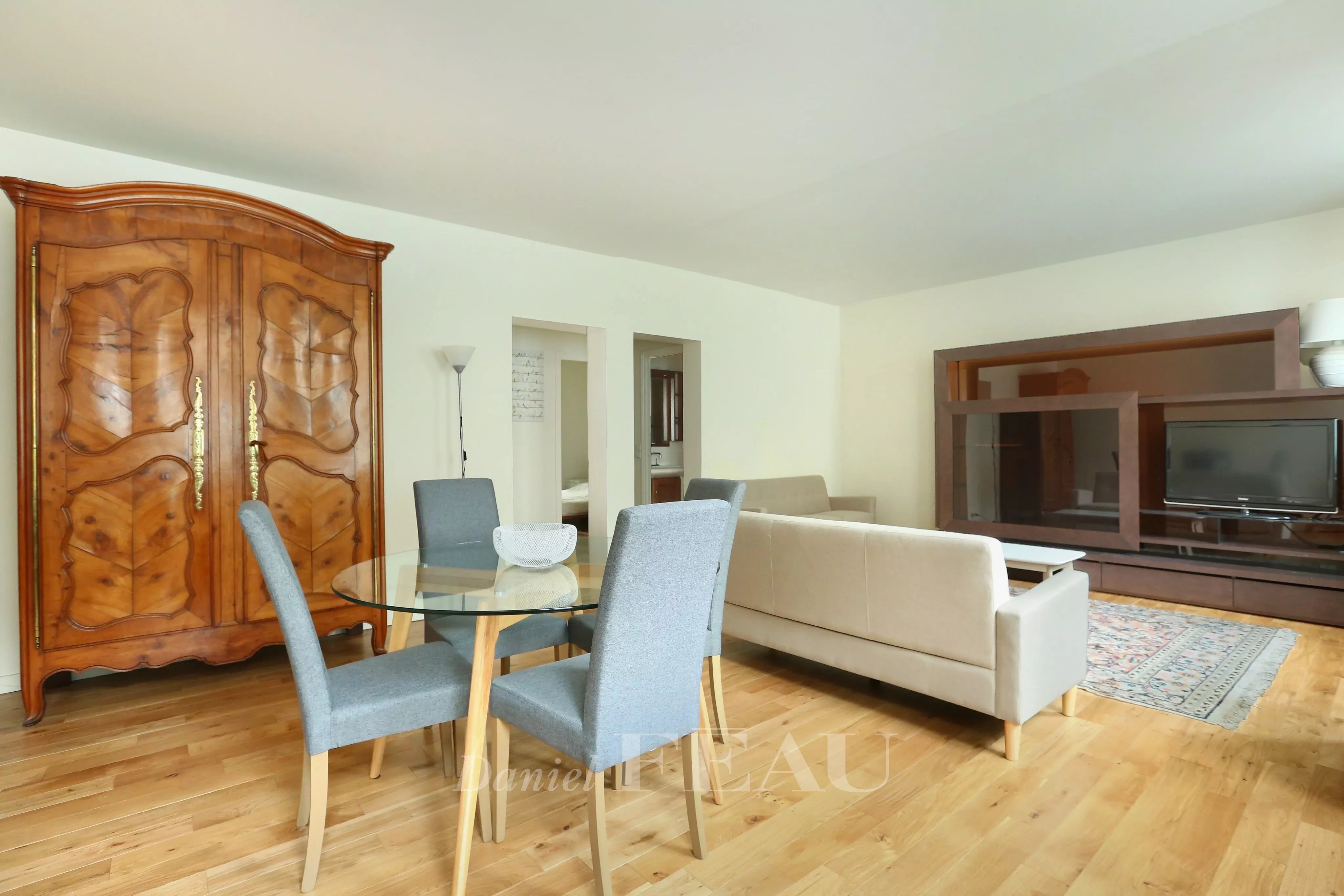 Dining room Wooden floor