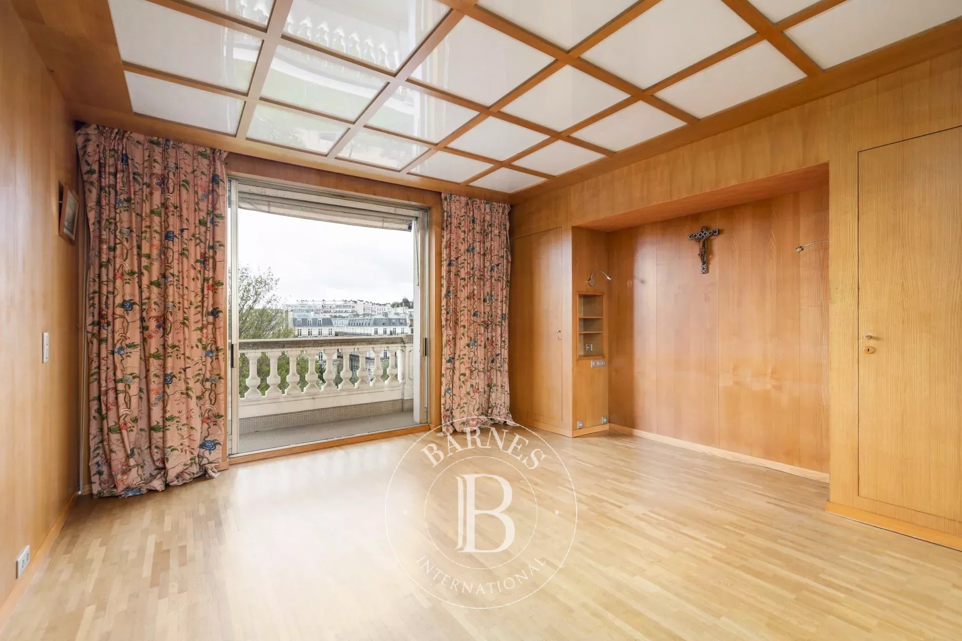 Exclusive - Paris 16 - Chaillot/Foch - Top floor with terrace - 4 bedrooms - picture 6 title=