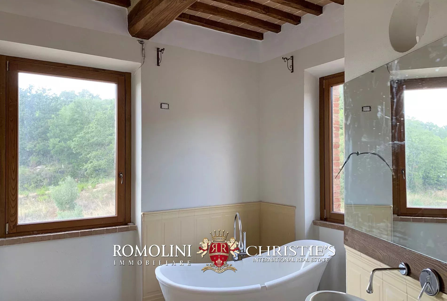 8 Bedroom Vineyard's Image 19