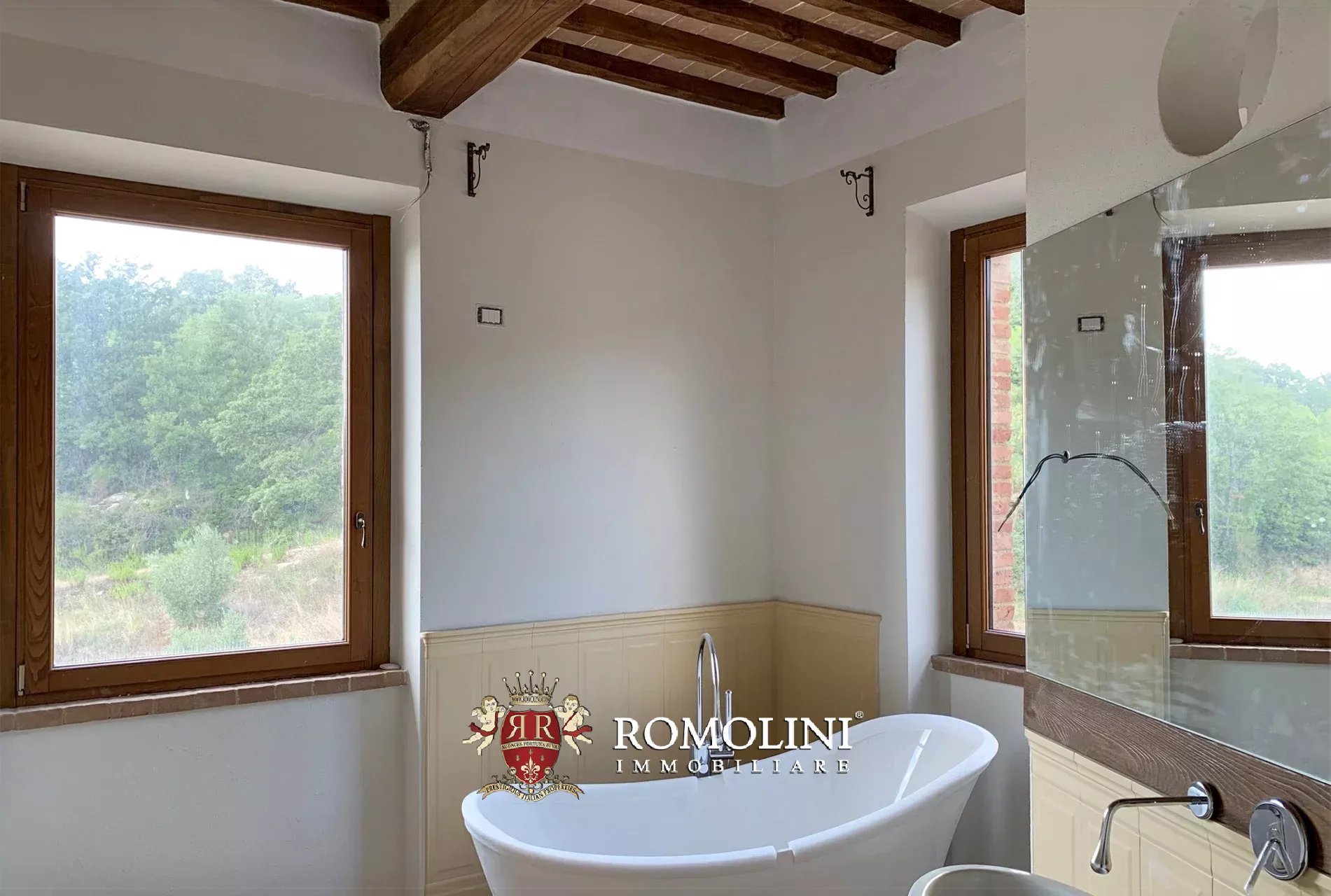 8 Bedroom Vineyard's Image 19