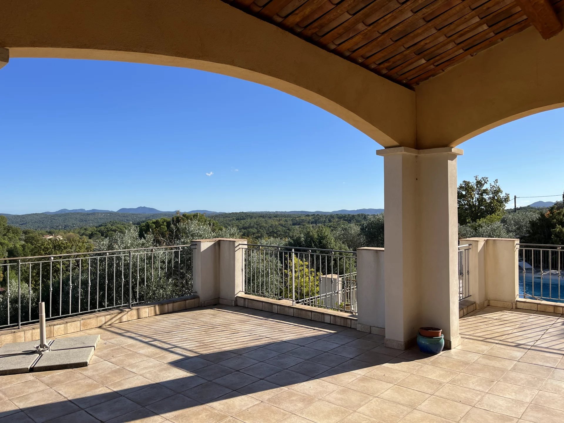 Villa with nice view and independent studio - Seillans