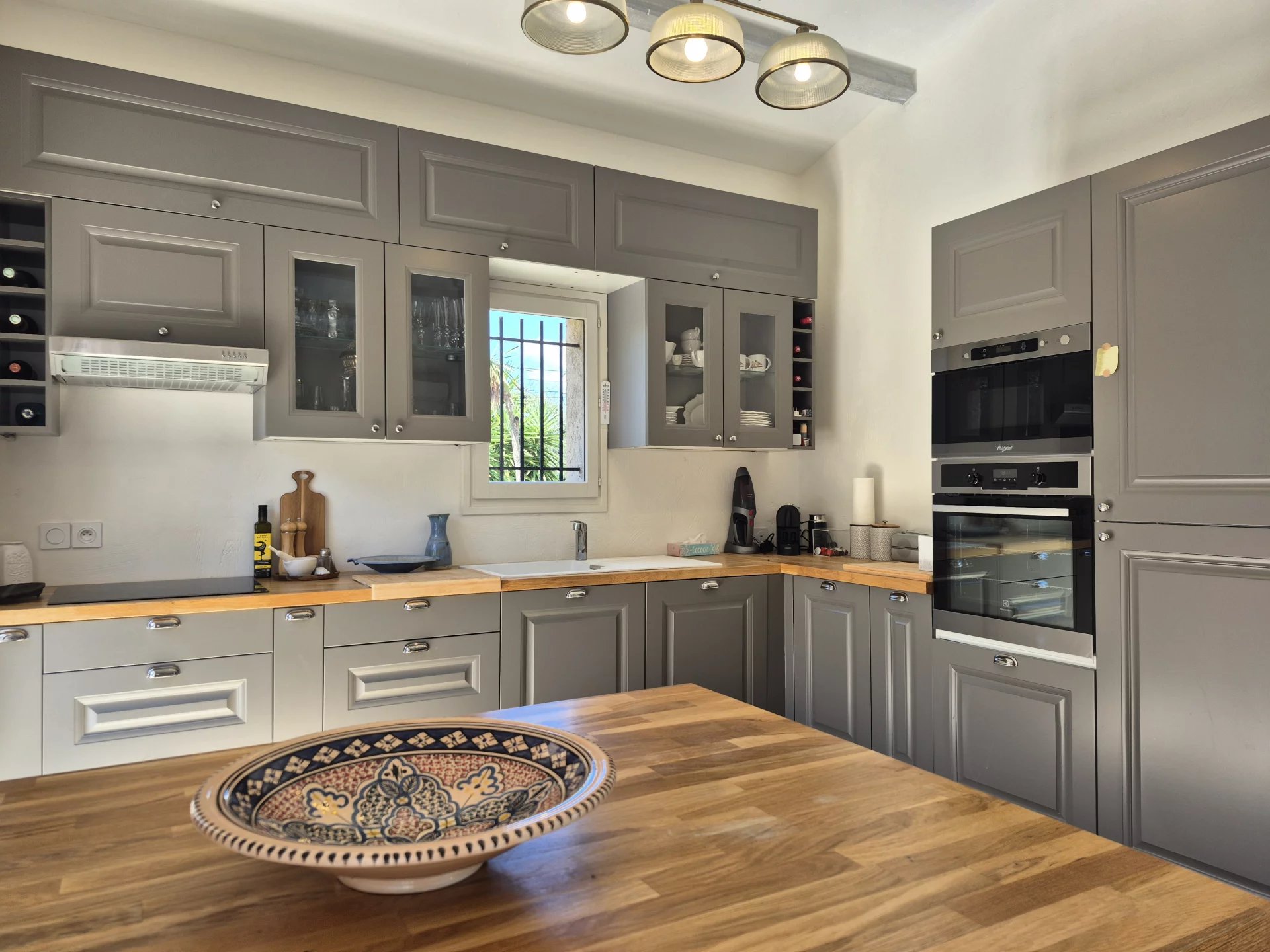  Image of Villa - 3 Bedrooms for Sale in Alpes-Maritimes-Mougins-France, Image 9