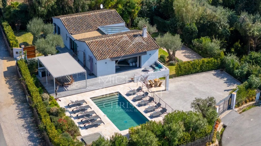Villa for sale in La Croix Valmer — Luxury Villa La Croix Valmer: Family Estate Near Gigaro Beaches