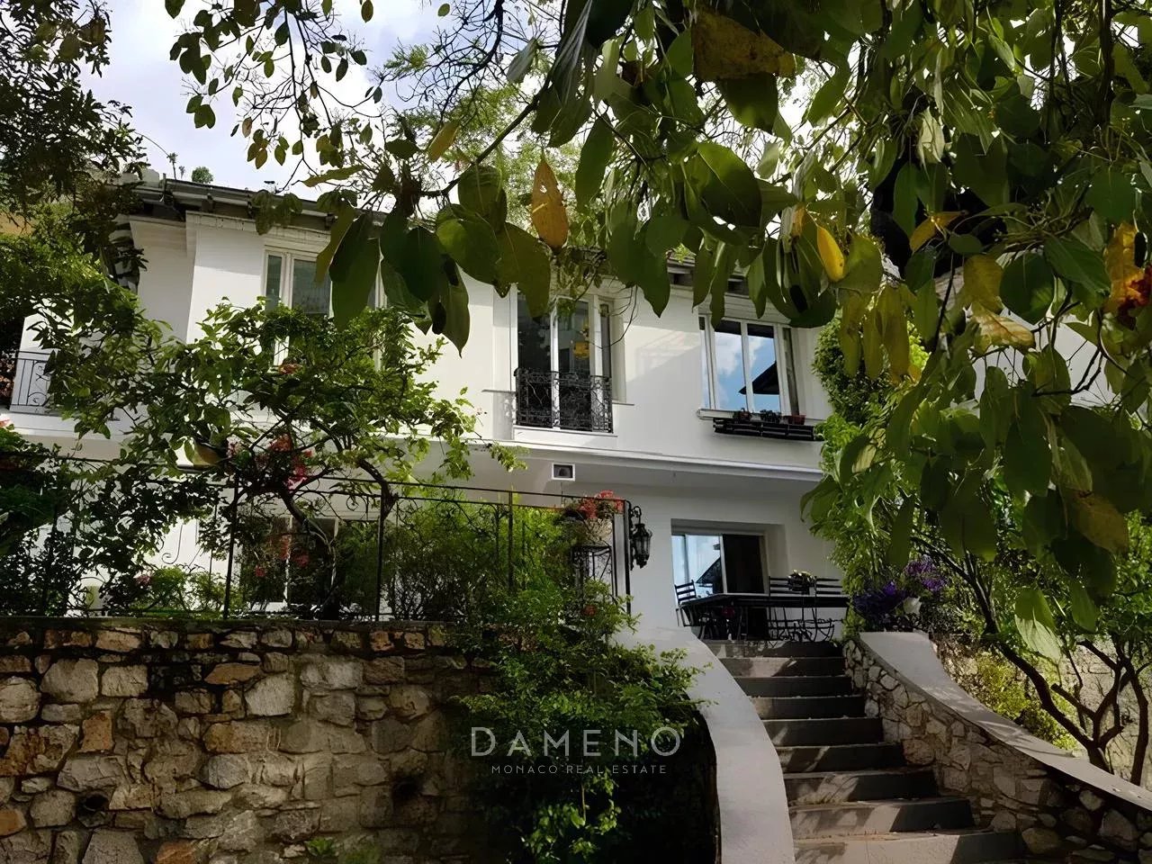 UNIQUE A MONACO VILLA AVEC PISCINE