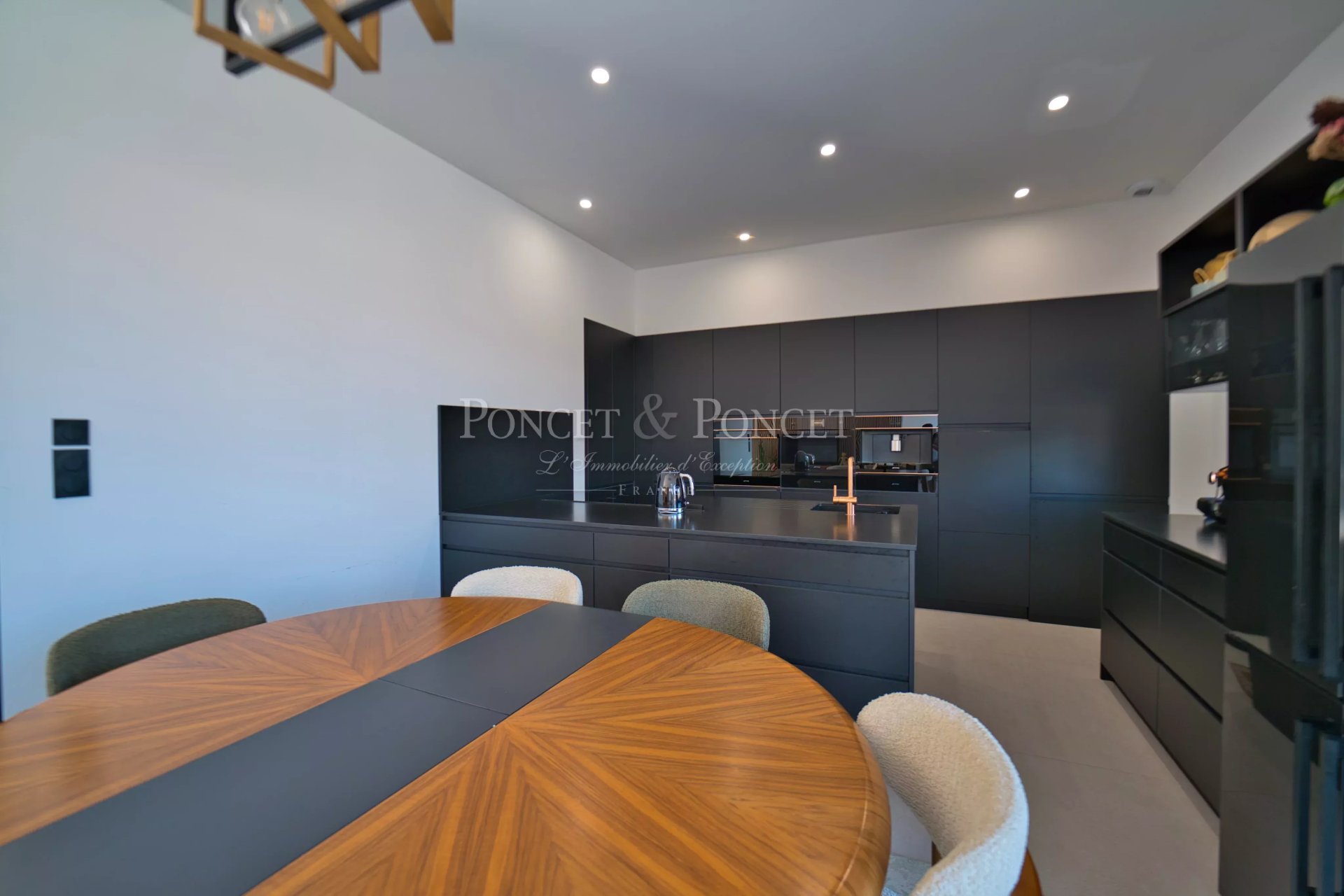5 Bedroom Villa/Townhouse's Image 5