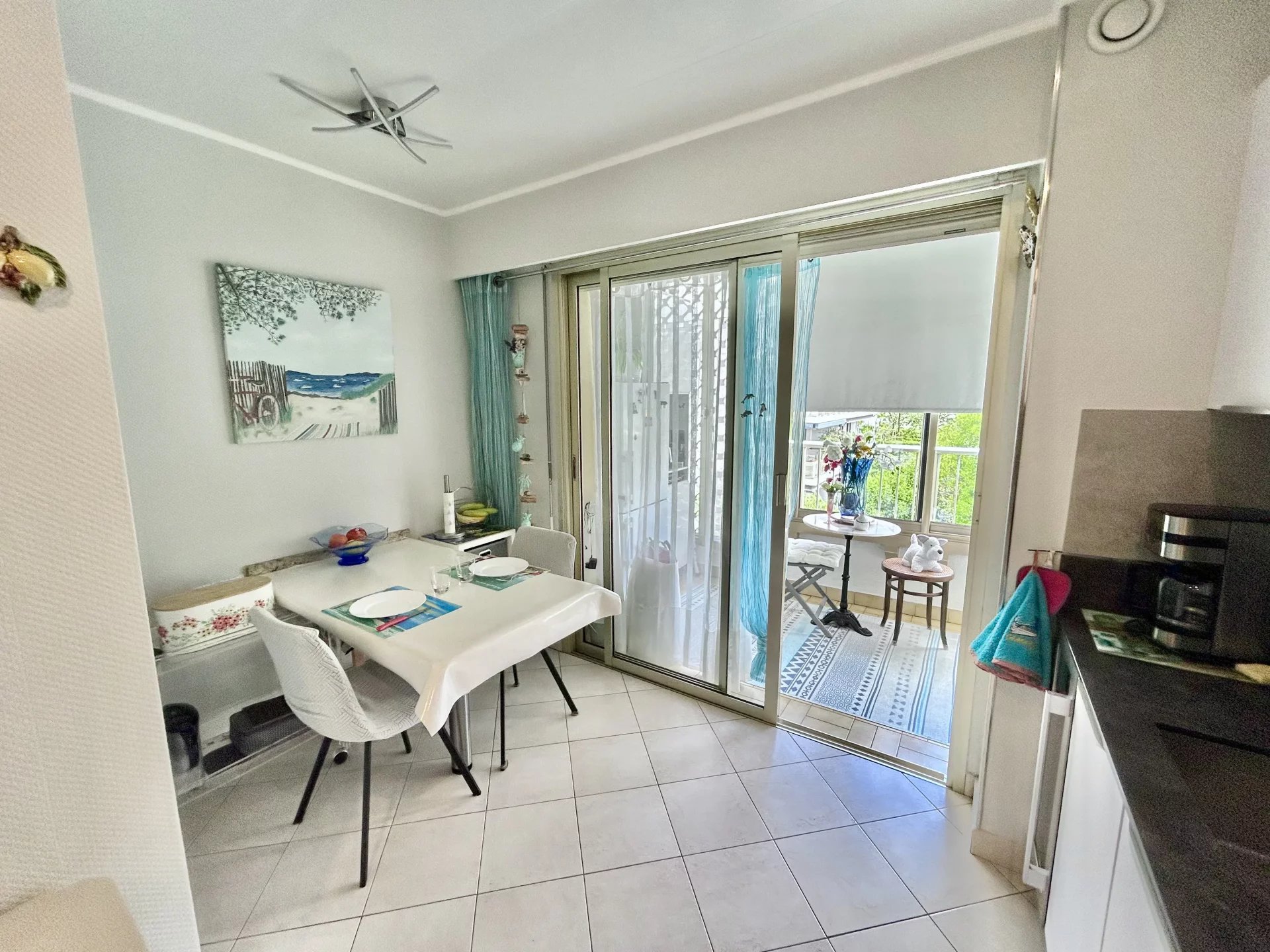 Montrose – Top floor with terrace, bright 4-room apartment with double garage
