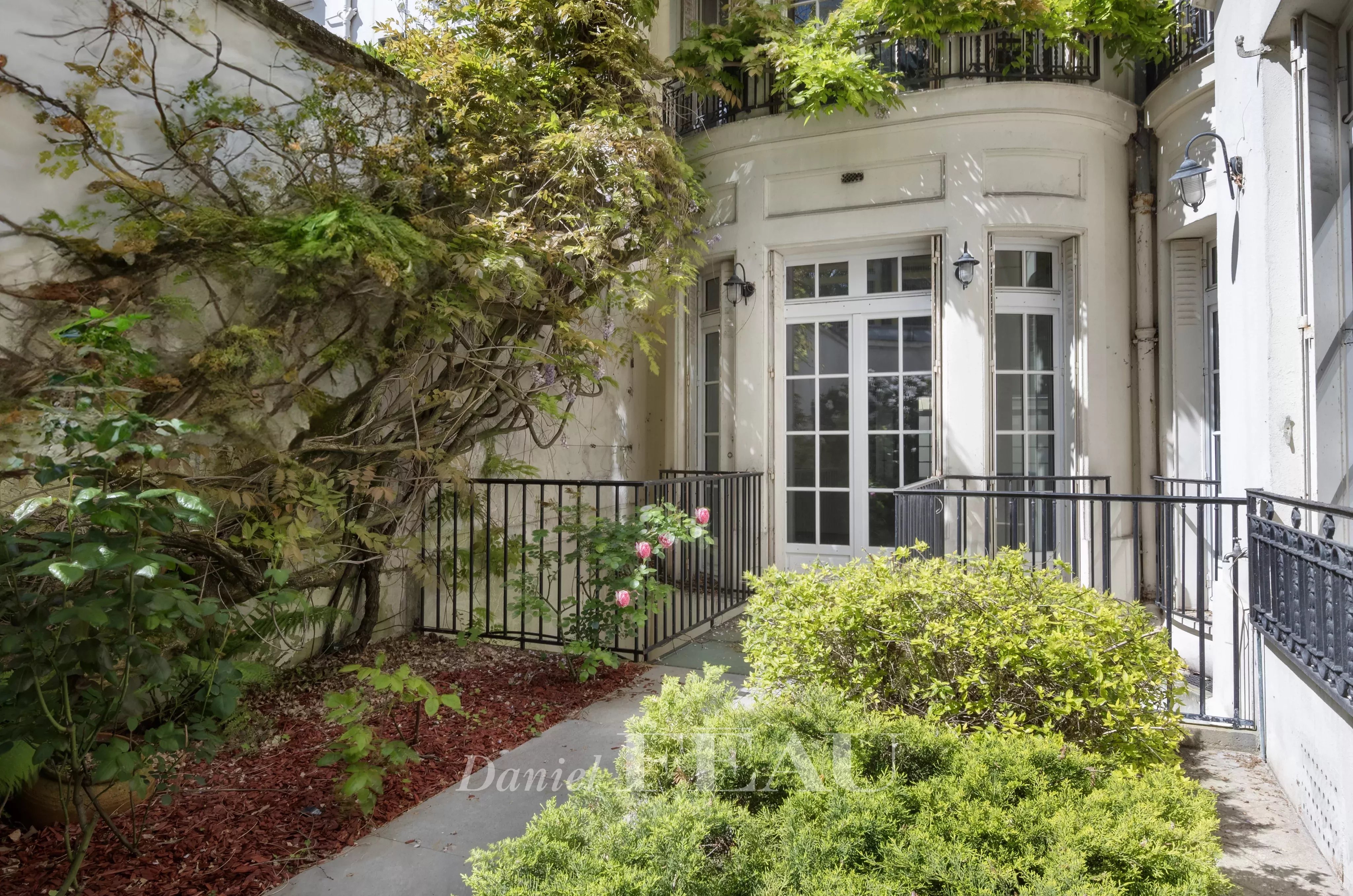 SEJOUR AVEC ACCES JARDIN