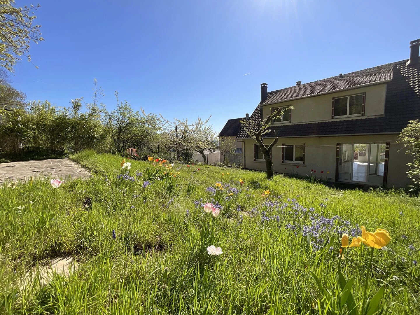 MAISON 6 PIÈCES * SECTEUR RÉSIDENTIEL ET PRISÉ * VUE EXCEPTIONNELLE