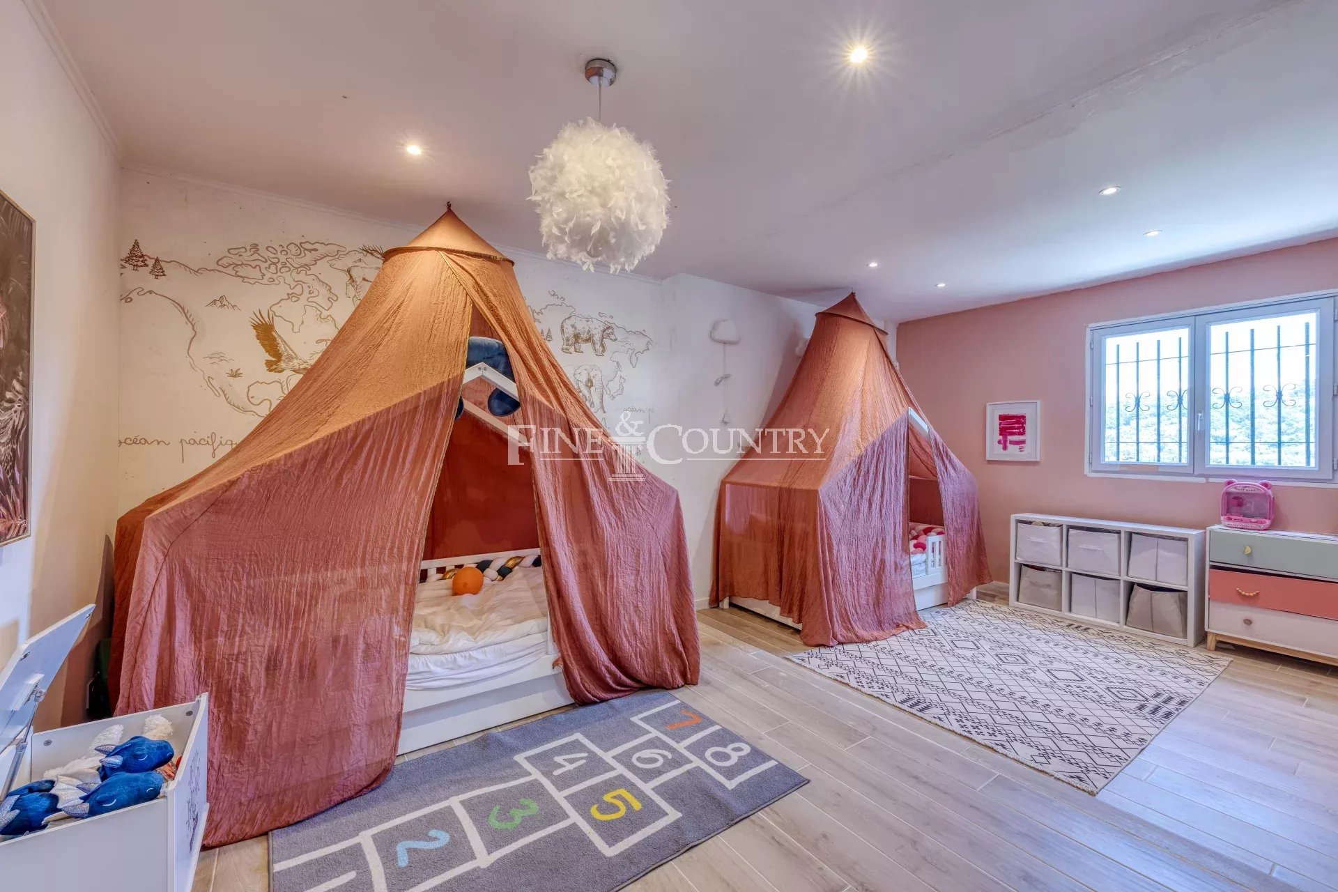 Photo of For sale  Villa in Valbonne - Panoramic view