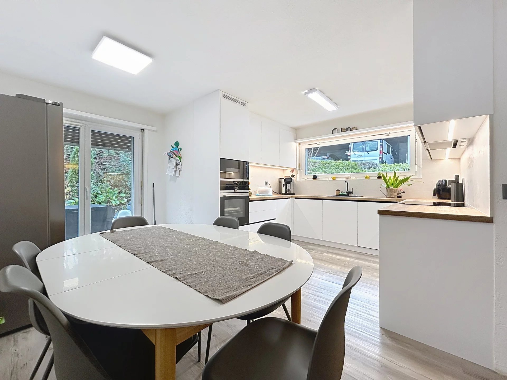 Maison lumineuse avec vue lac et alpes