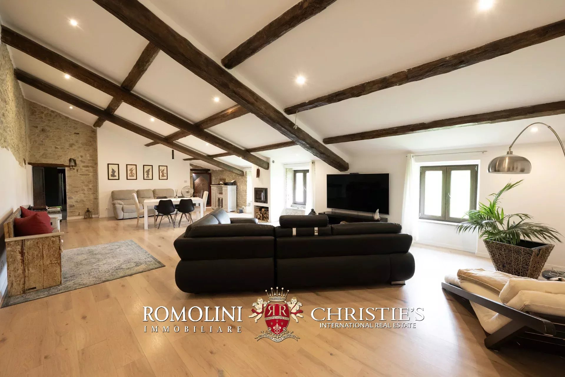 9 Bedroom Villa/Townhouse's Image 41