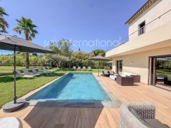 REF 2370 - SAINT-TROPEZ – CONTEMPORARY VILLA NEAR THE CENTER — photo 2 of 7