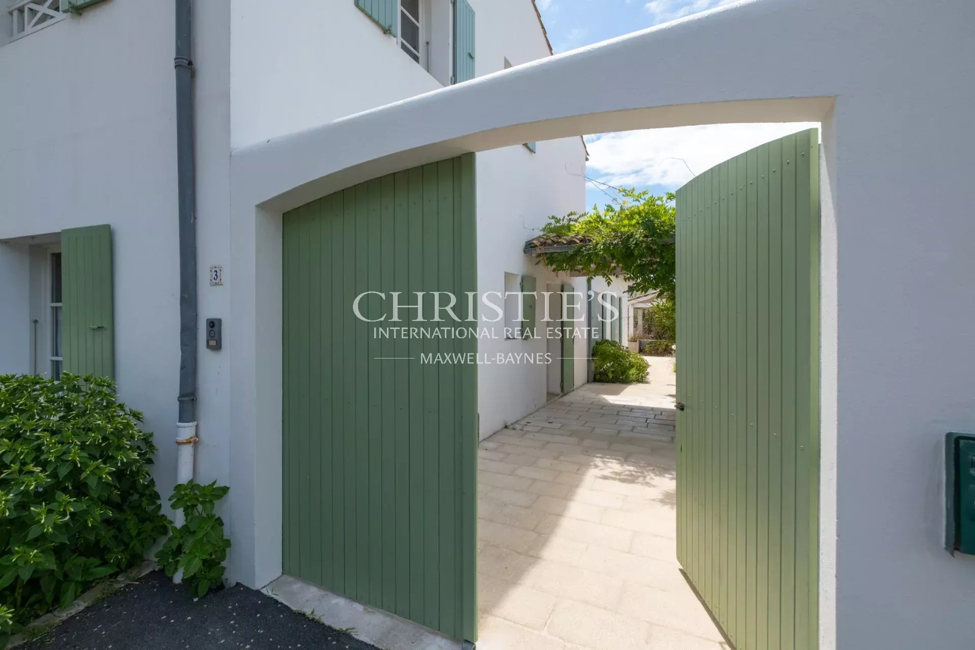 6 Bedroom Villa/Townhouse's Image 7
