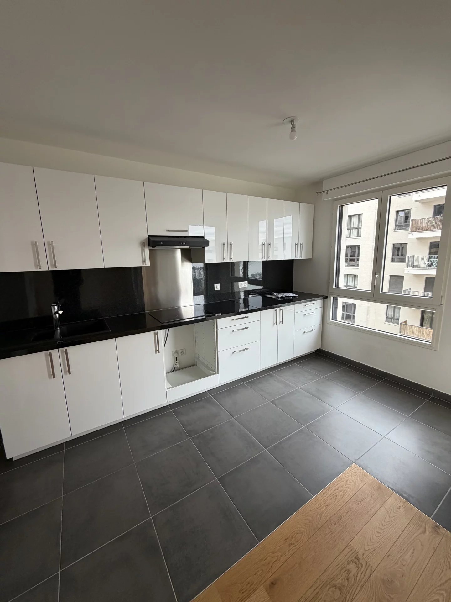 À louer – Appartement 3 pièces avec balcon – 65,48 m² - Image Array